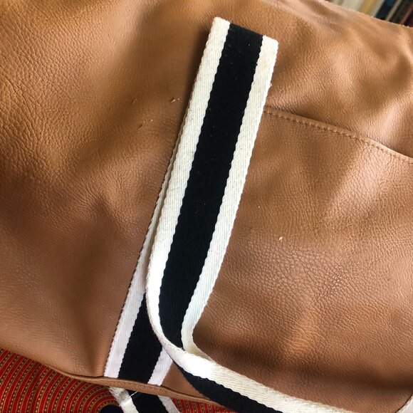 Duffel Bag w Canvas straps & trim. Adjustable, attachable shoulder strap - Picture 8 of 10